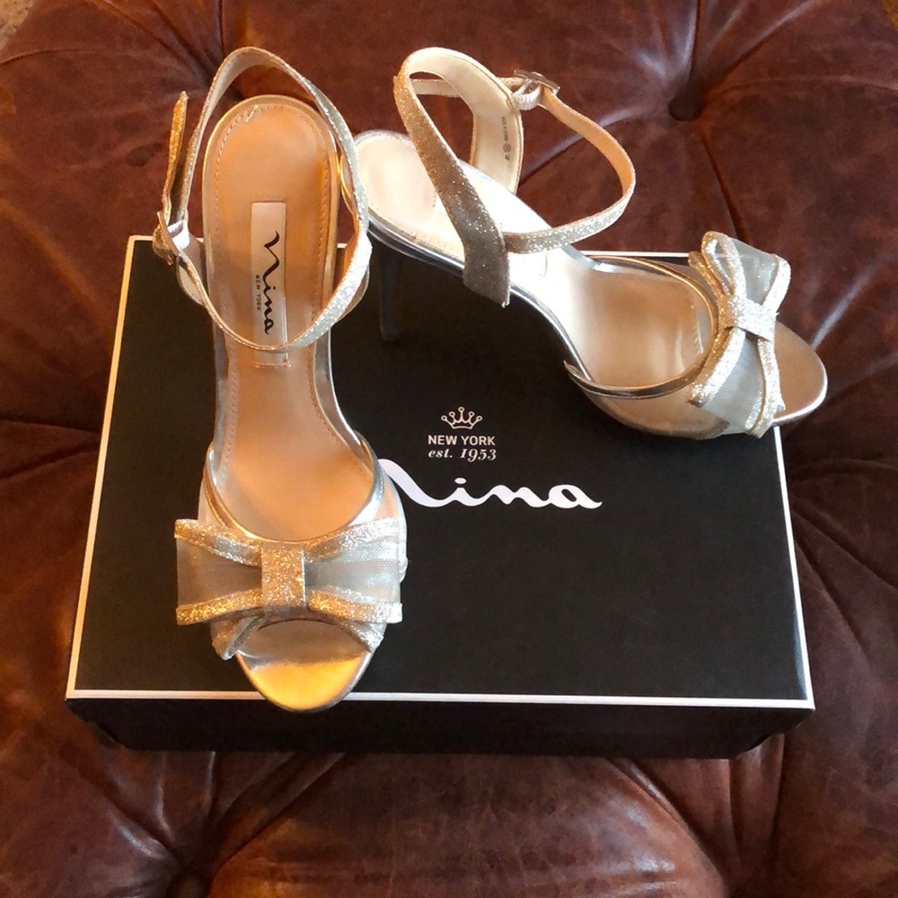 NWT Size 6.5 Silver Heels